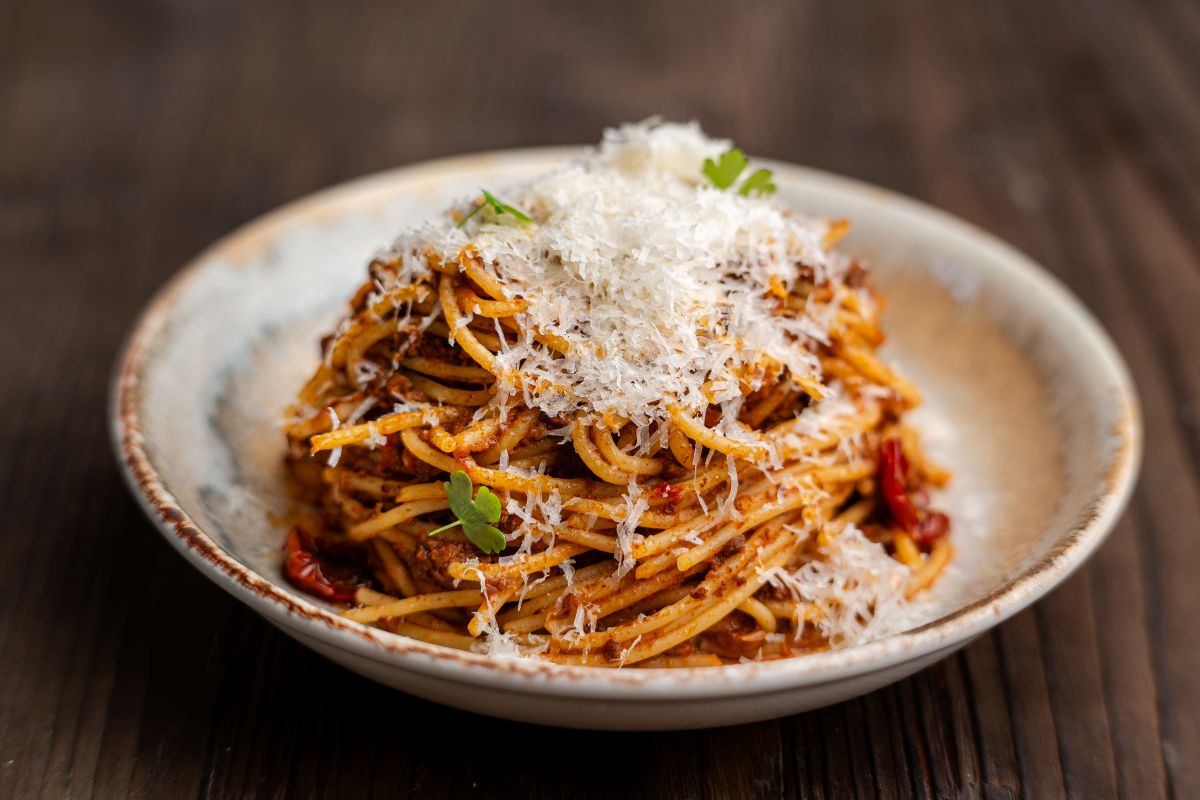 Bolognai spagetti sajttal